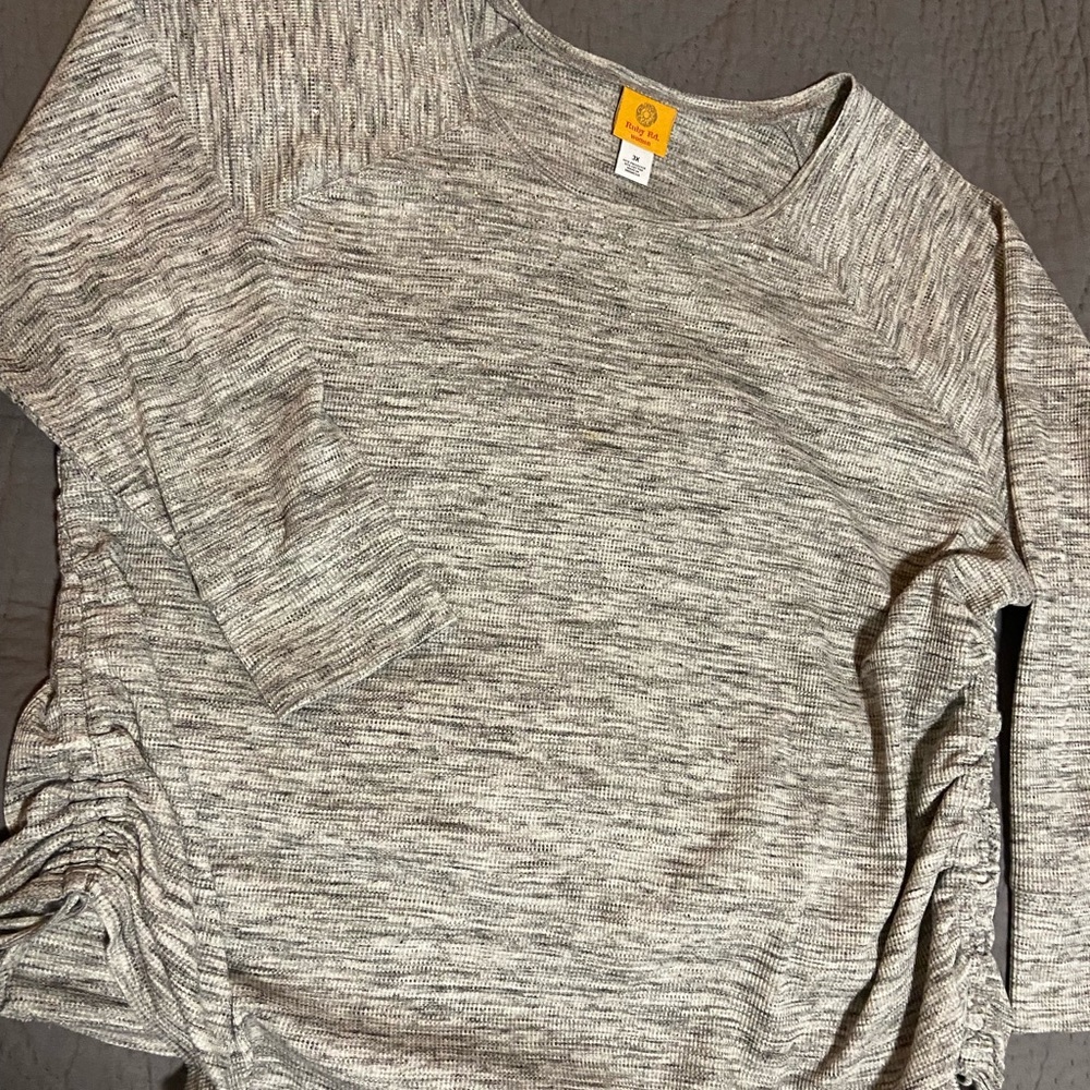 Gray long sleeved top - Picture 7 of 7